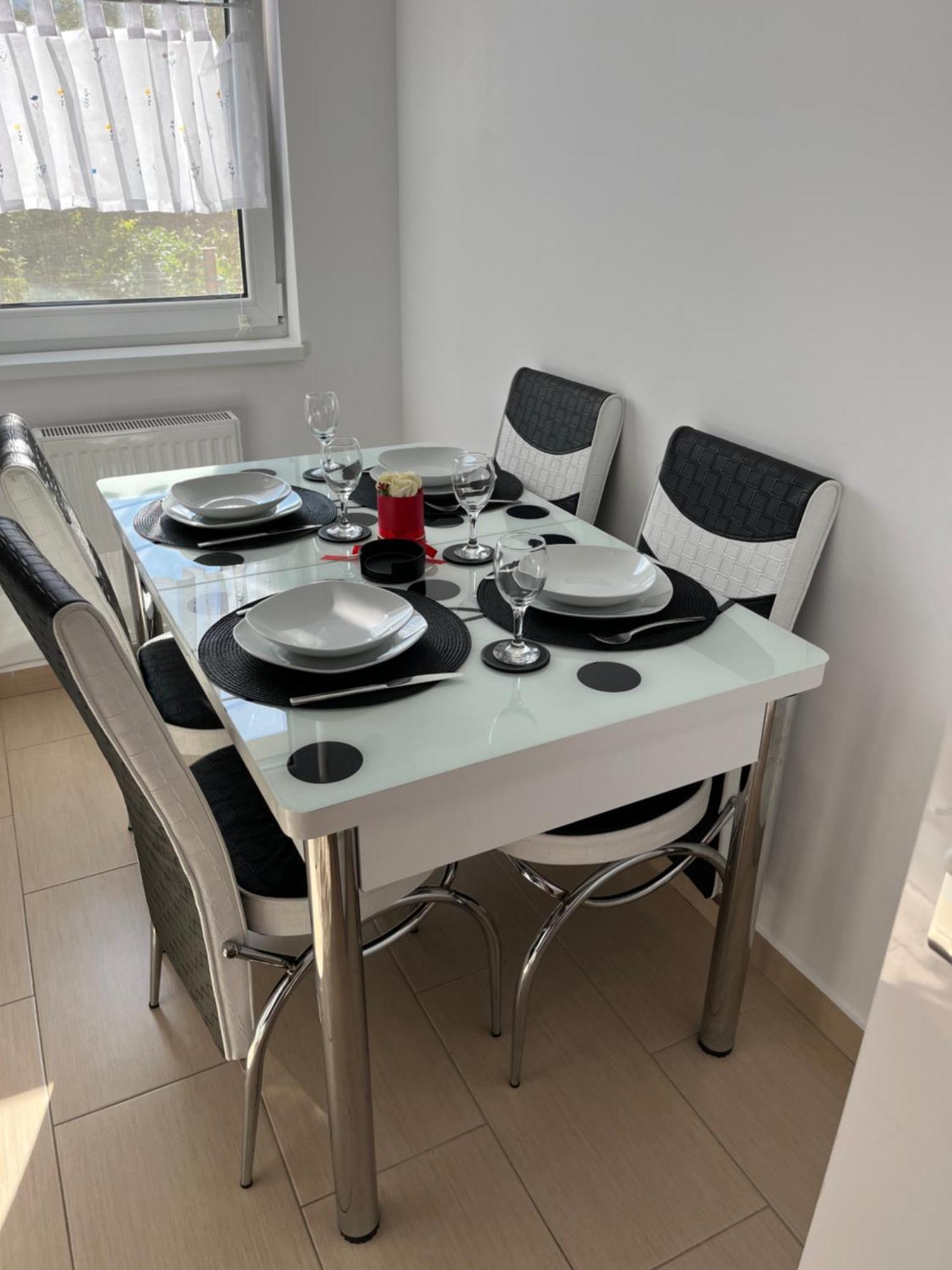 Green Apartaments Zărneşti Eksteriør bilde